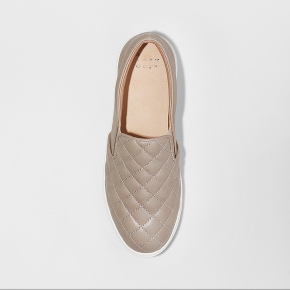 Women’s Quilted Grey Greige Slip On Sneaker NWT - Picture 3 of 3